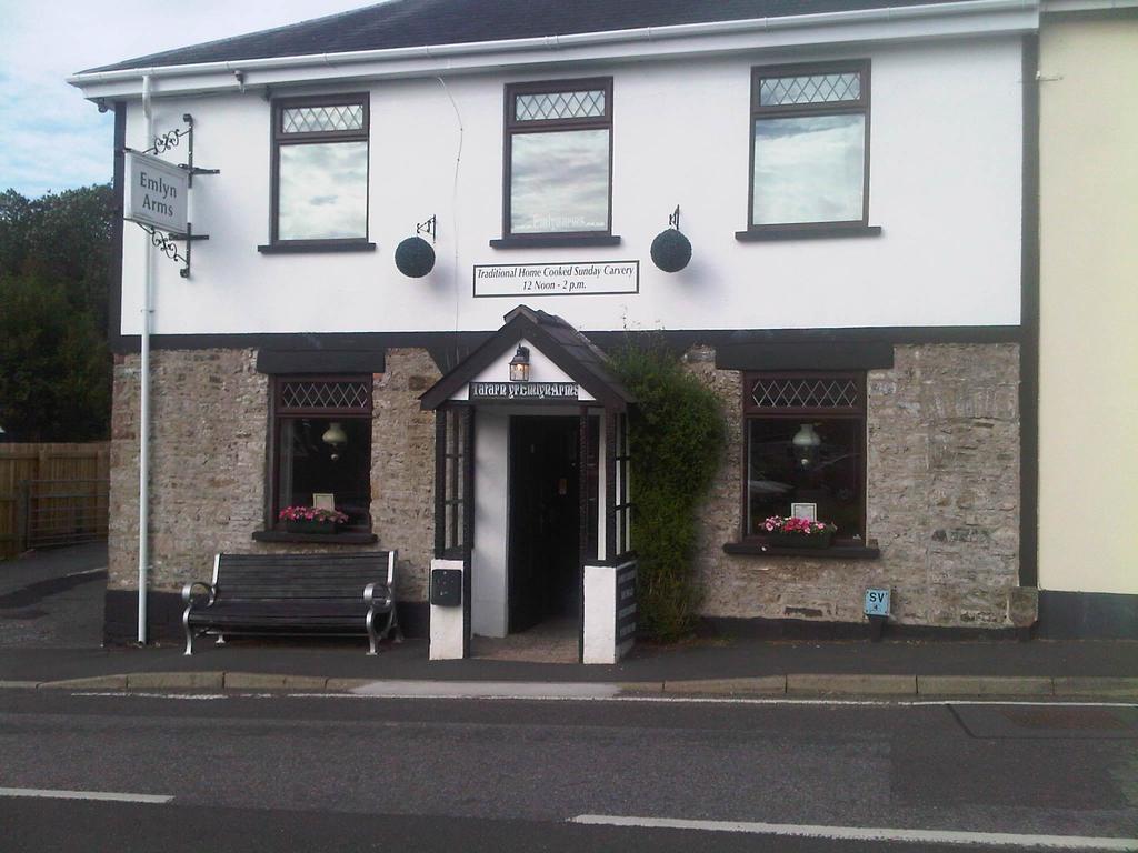 Bed and Breakfast Emlyn Arms Llanarthney Exterior foto